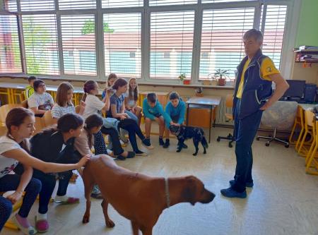 Čarobni dan s knjigo in kužki na Osnovni šoli Marije Vere (4)